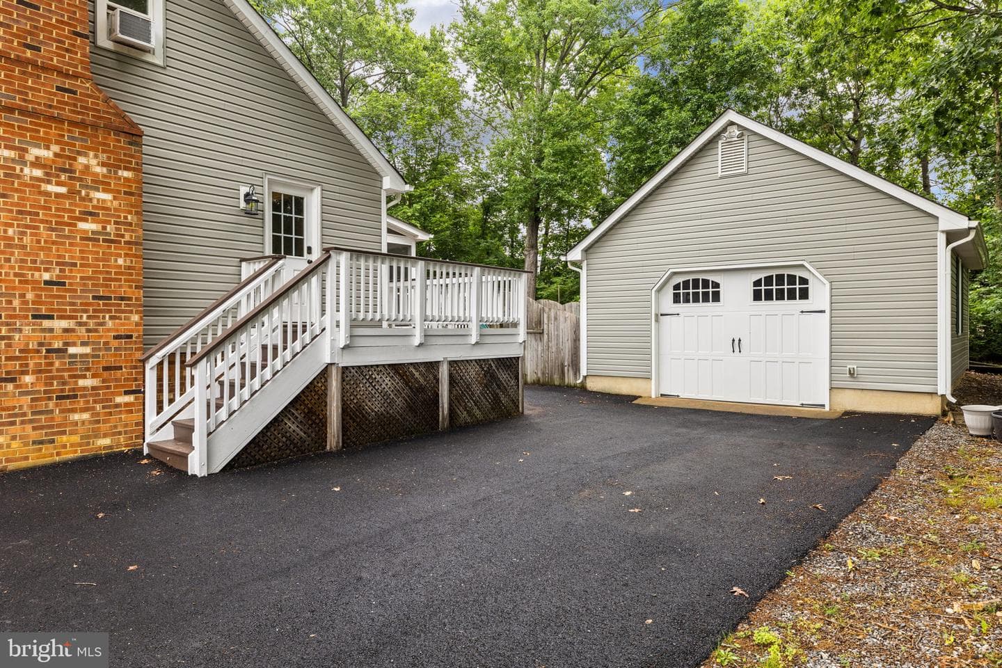 706 Pleasants Drive photo 2