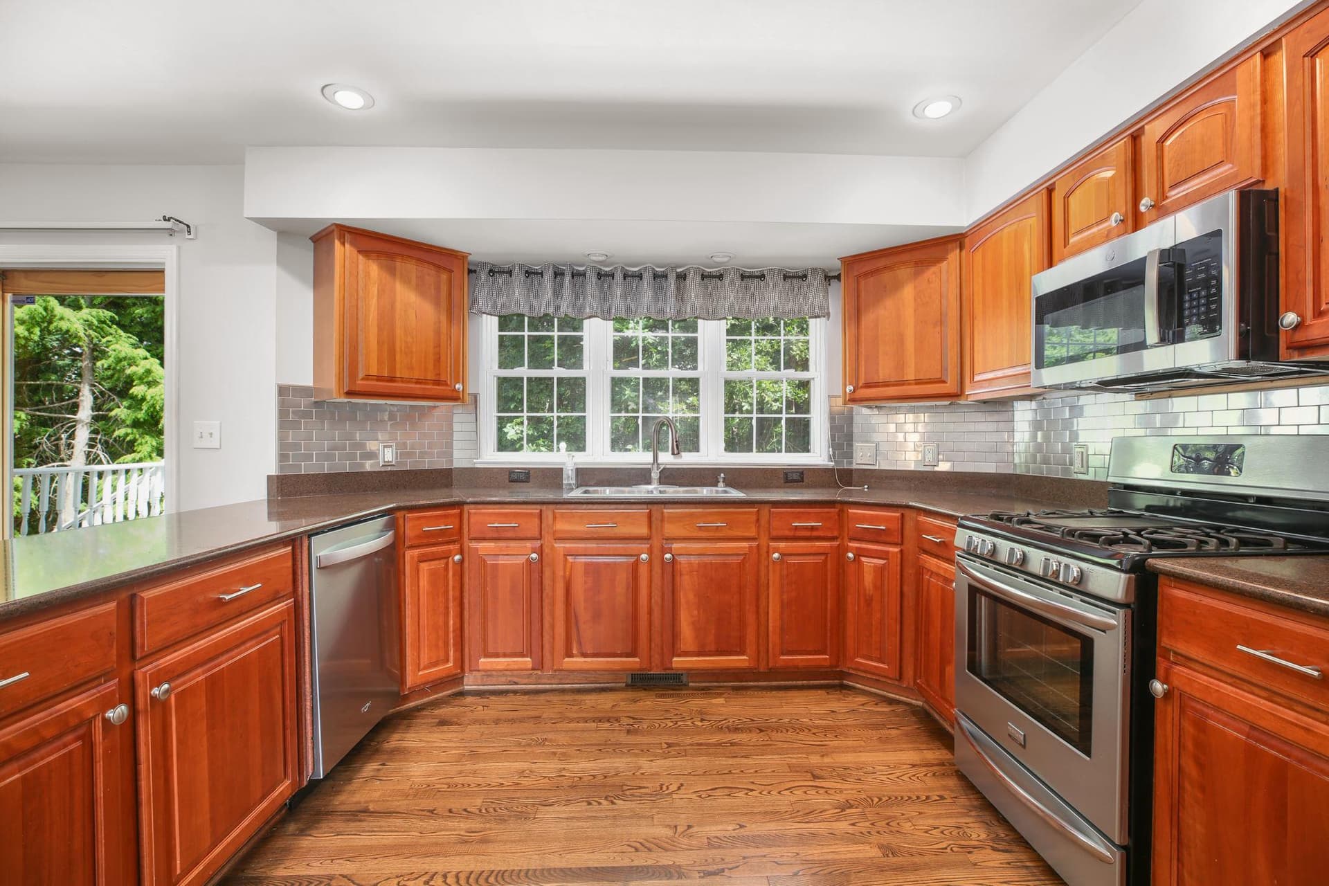 10205 N Hampton Lane photo 11