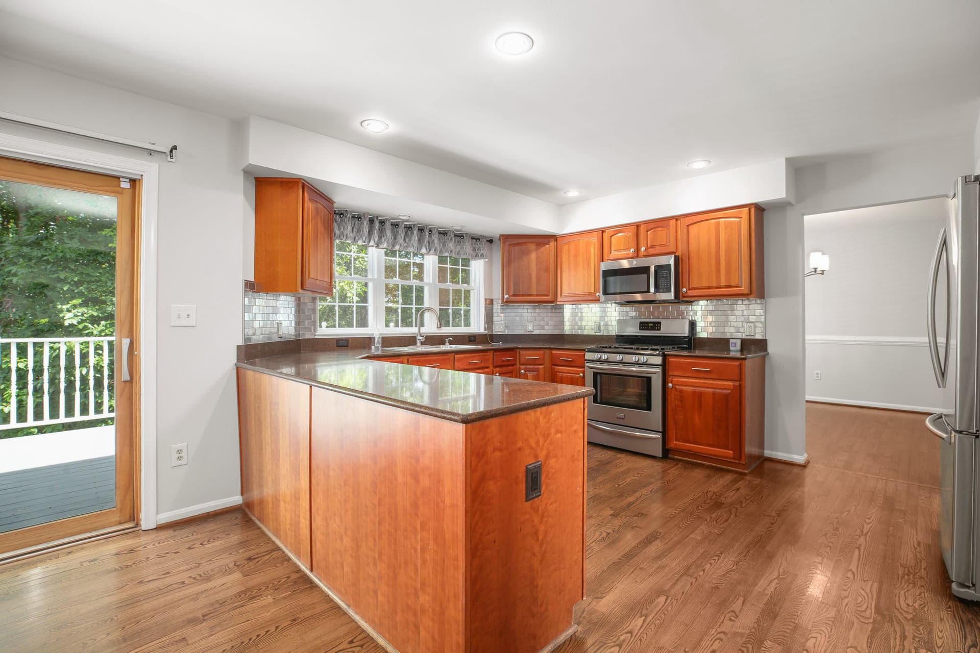 10205 N Hampton Lane photo 3