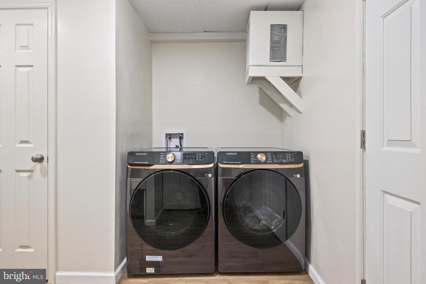10205 Helena Terrace photo 34