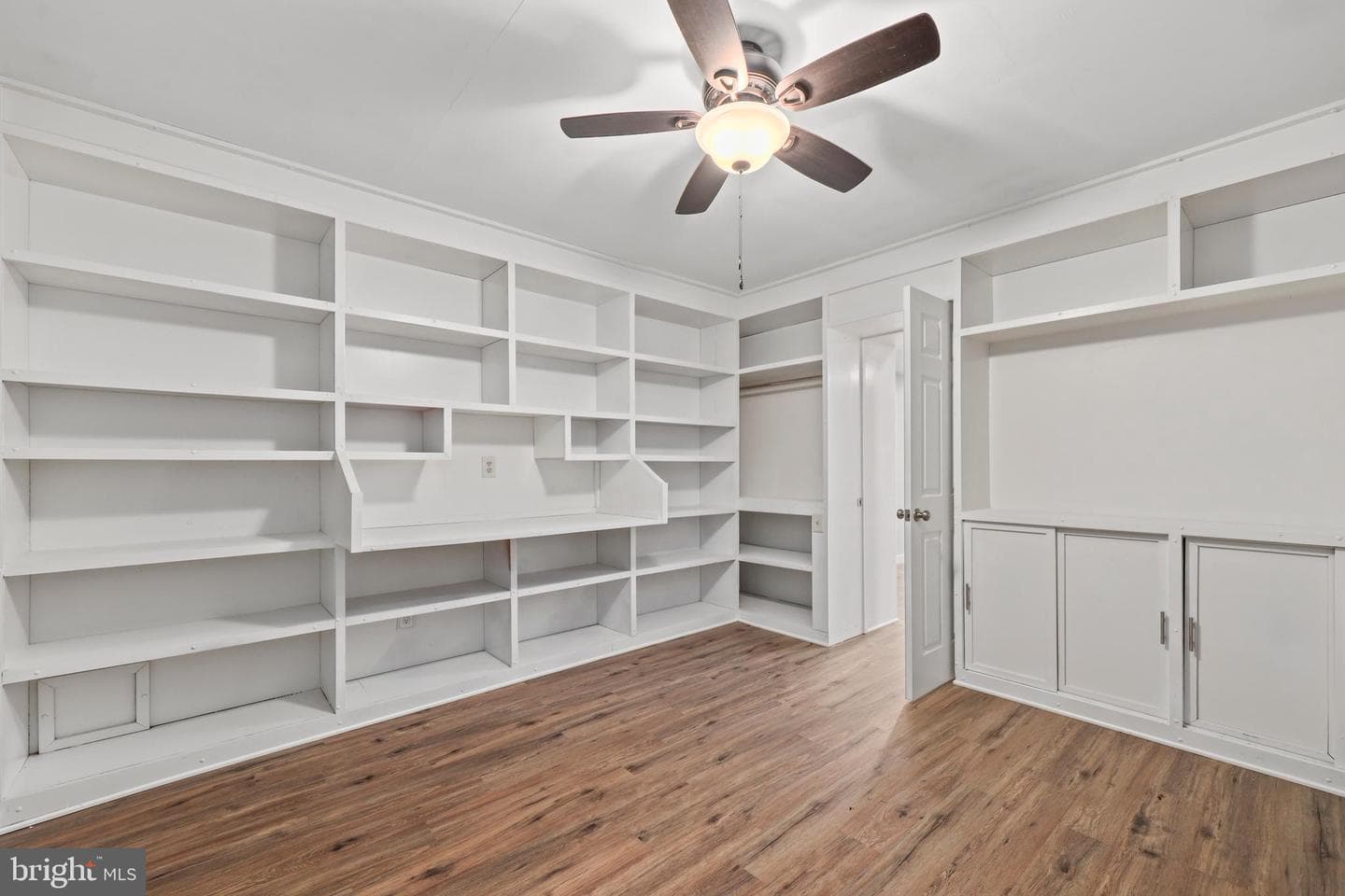 10205 Helena Terrace photo 36