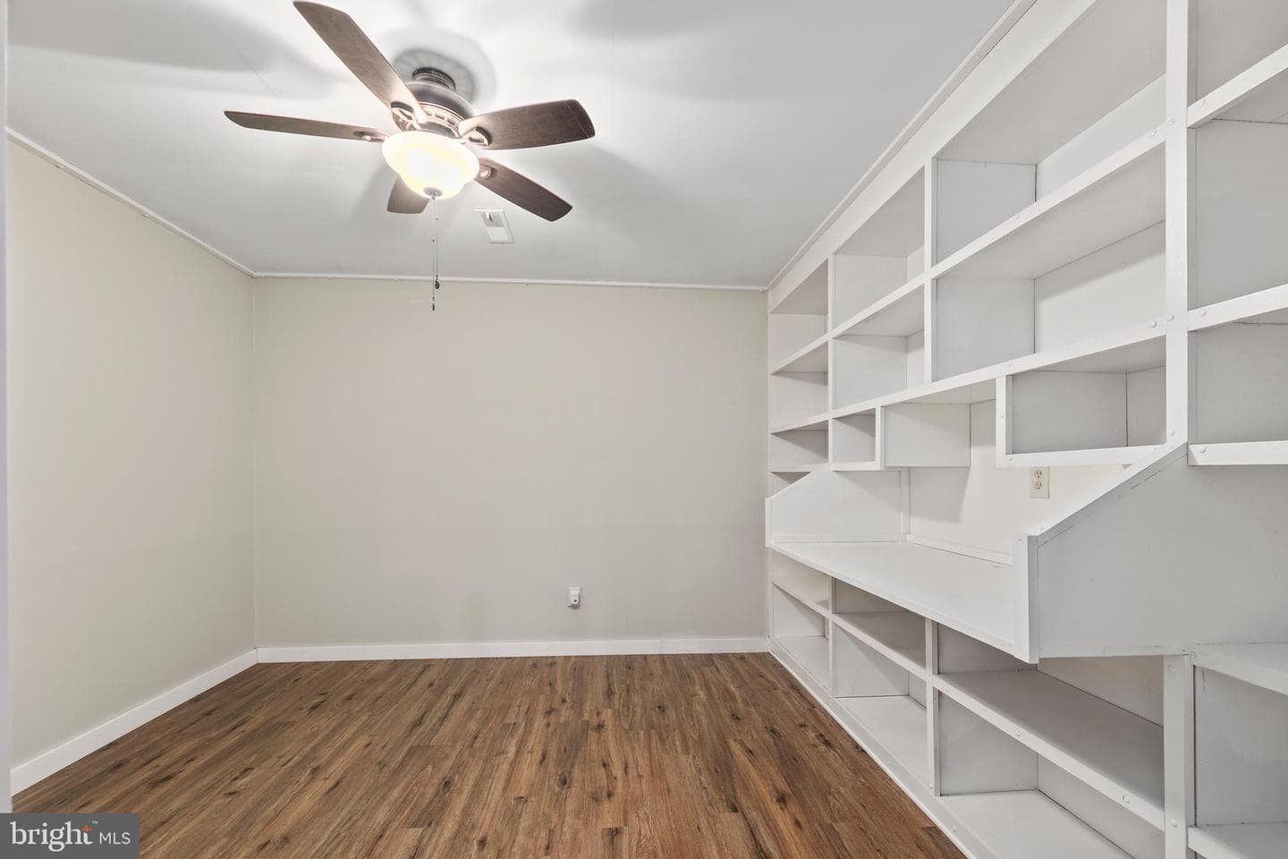 10205 Helena Terrace photo 37