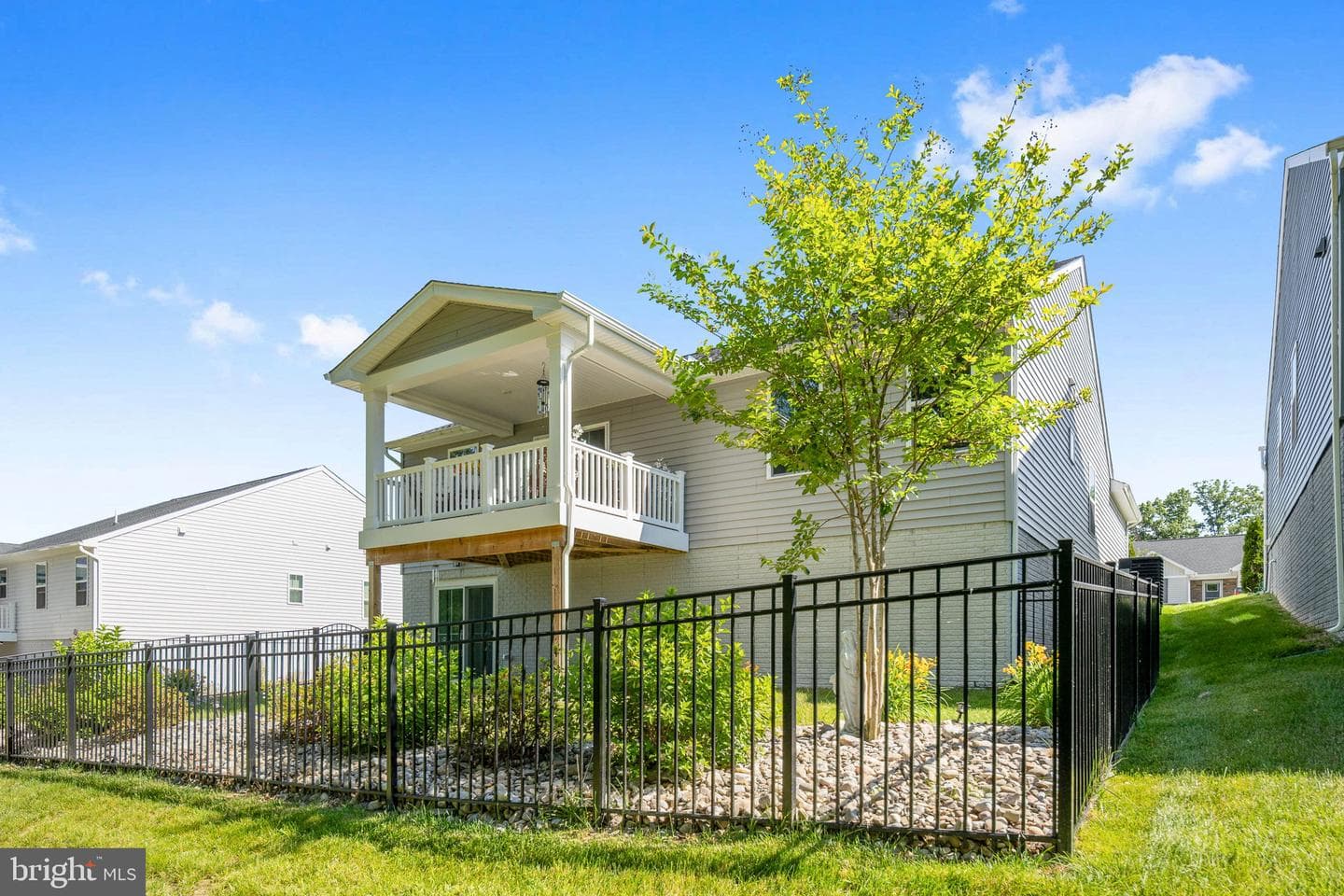 7412 Brentford Terrace photo 27
