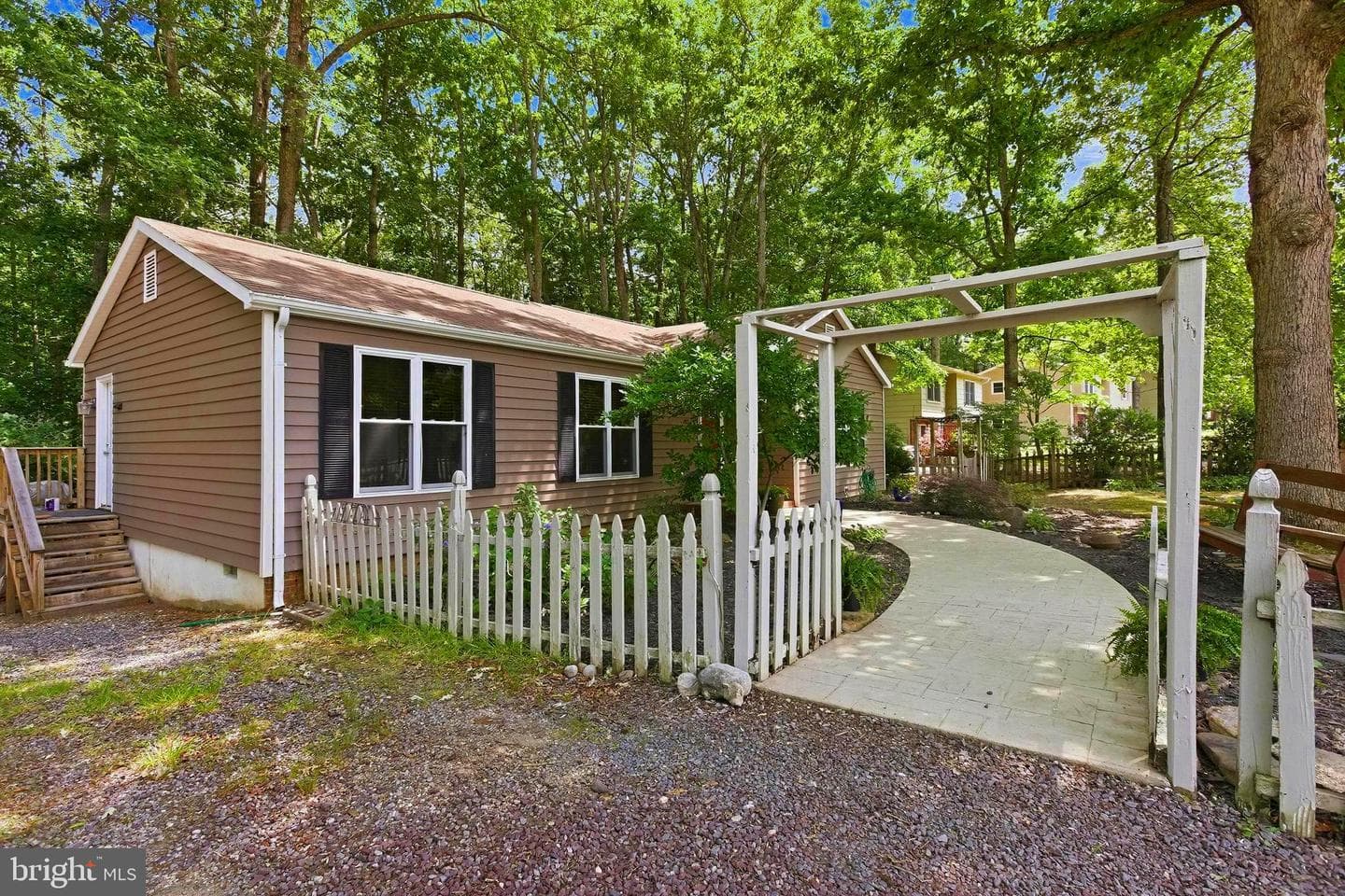 528 Pleasants Drive photo 3
