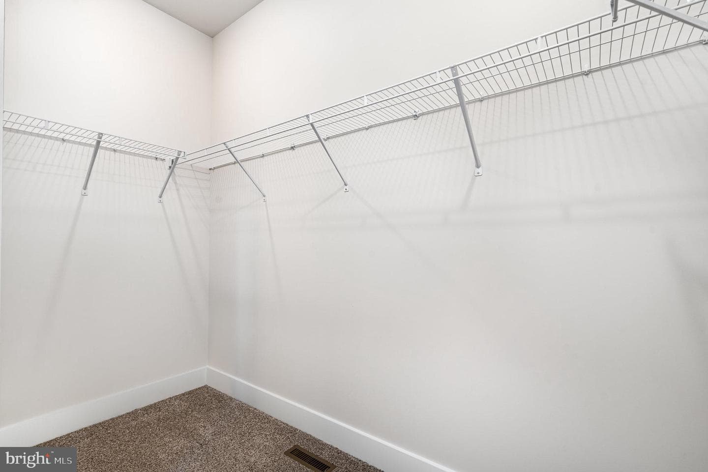 5304 Wyndemere Circle photo 22