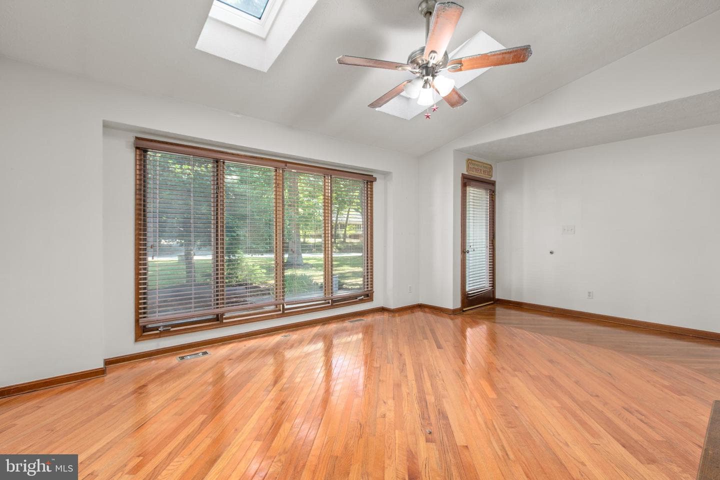 6906 Aspen Lane photo 3