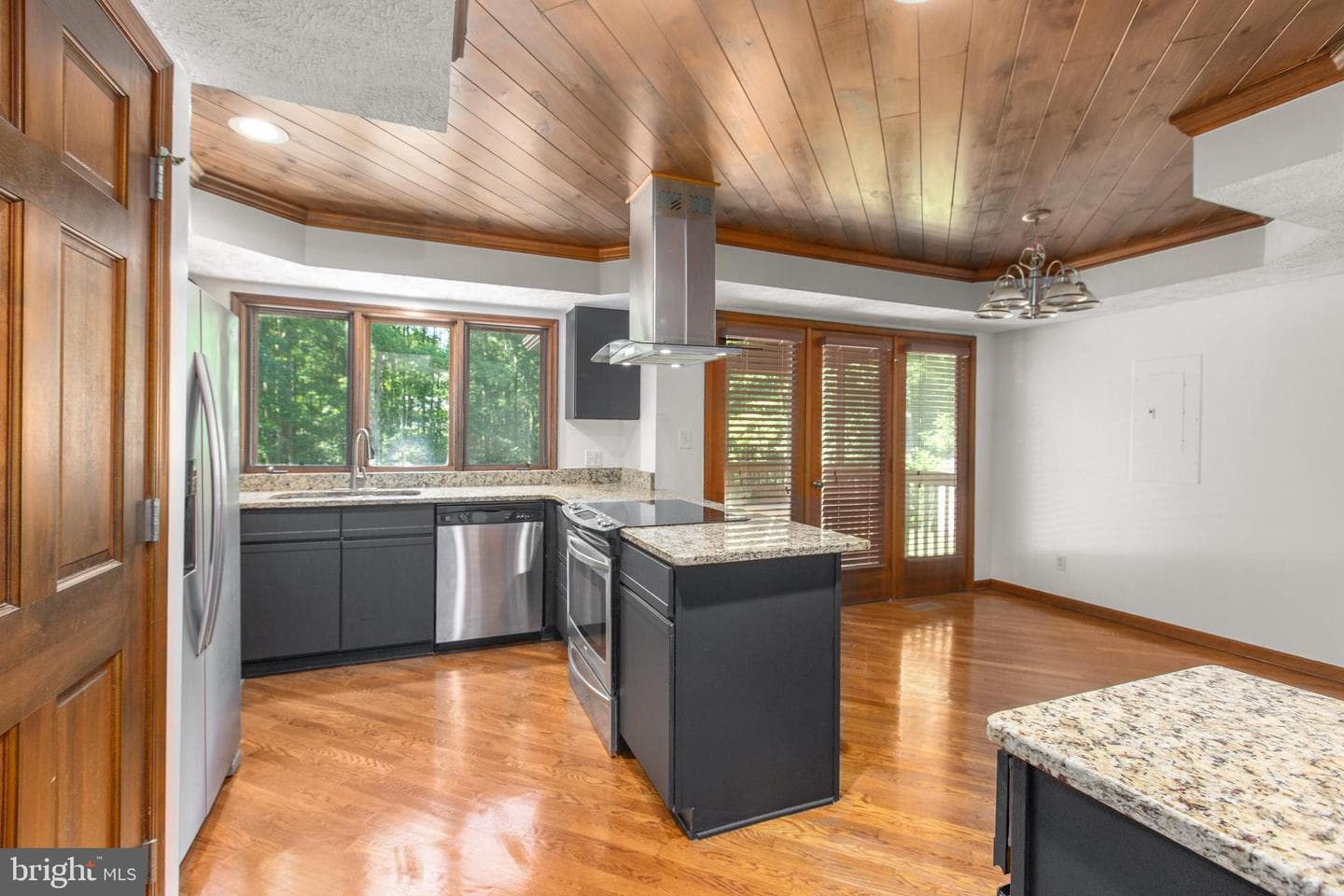 6906 Aspen Lane photo 9