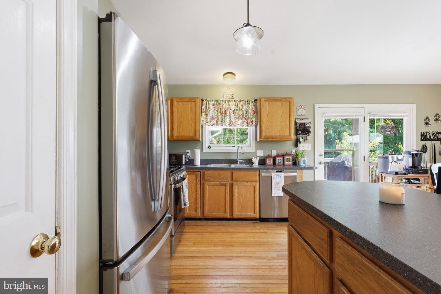 7422 Laura Lane photo 9