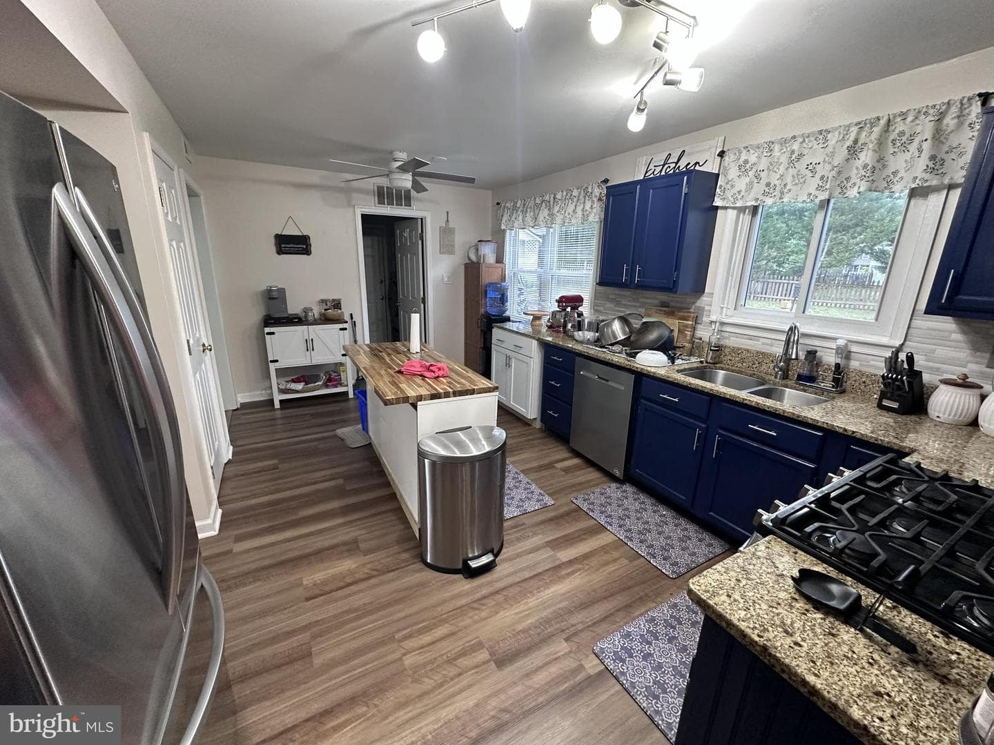 4802 Queensbury Circle photo 3