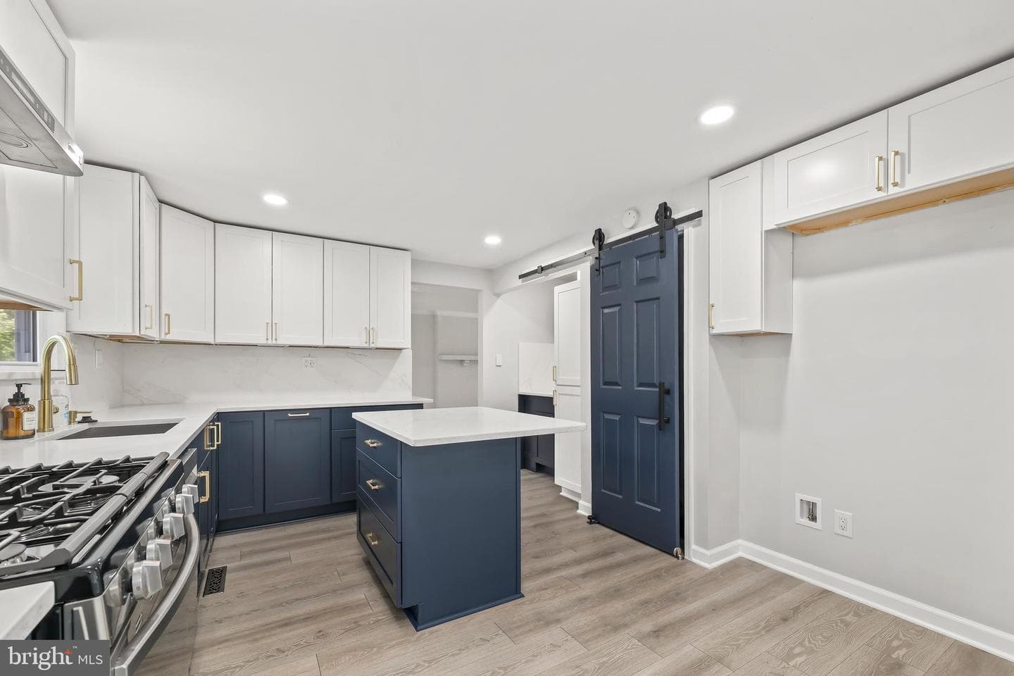 5062 Macnamara Drive photo 11
