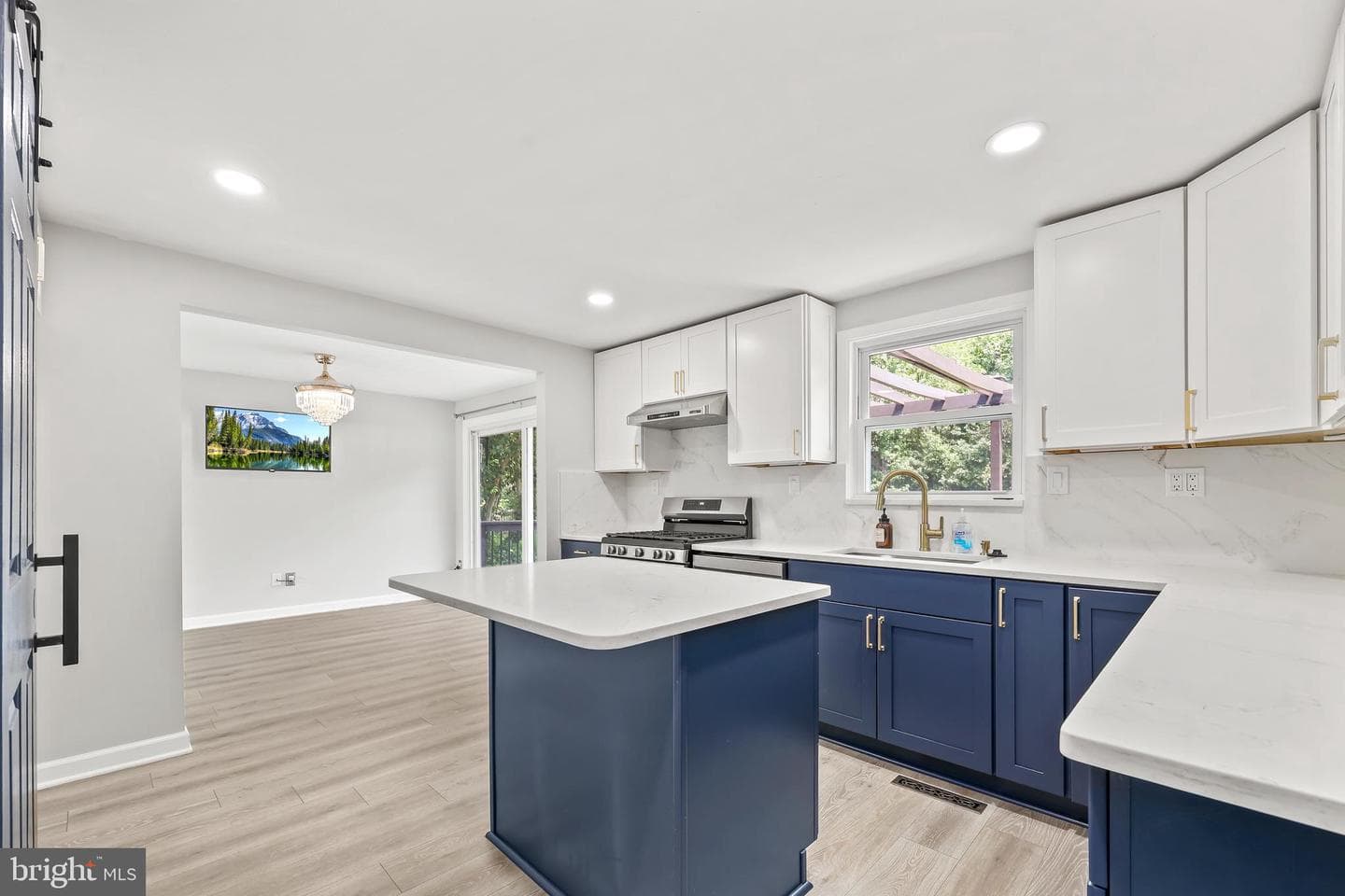 5062 Macnamara Drive photo 12