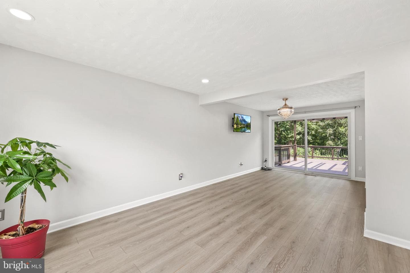 5062 Macnamara Drive photo 4