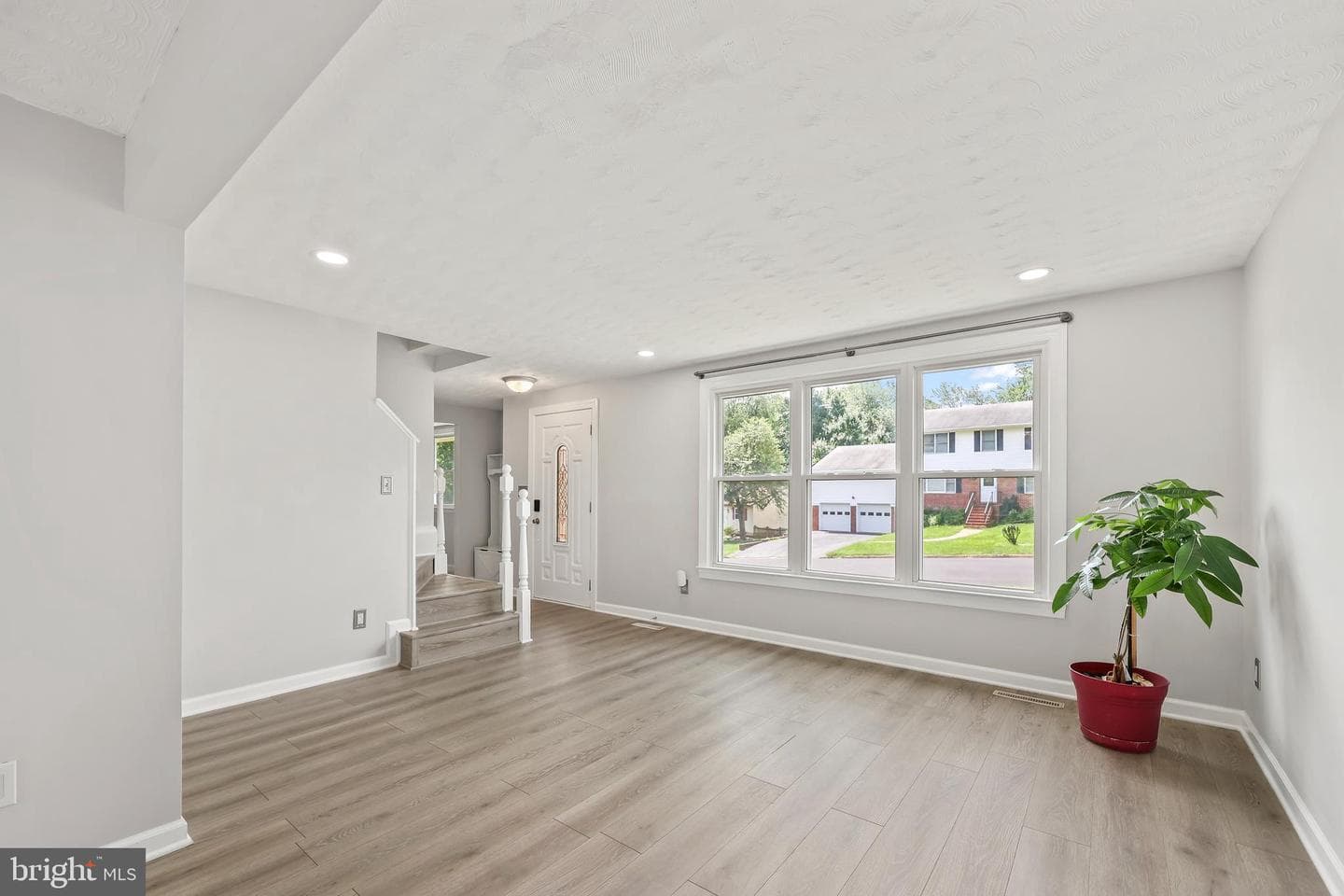 5062 Macnamara Drive photo 6