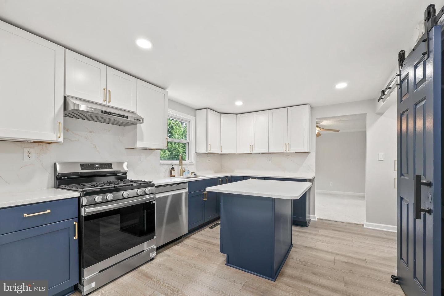 5062 Macnamara Drive photo 9