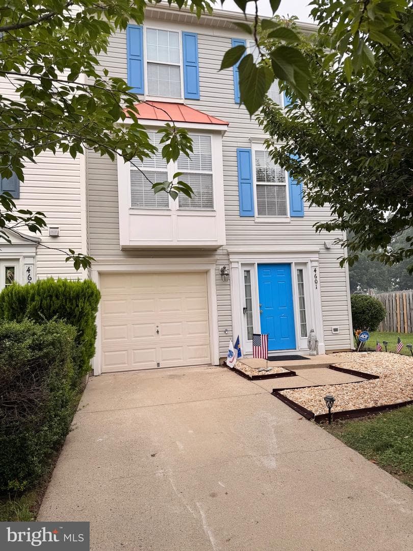 4601 Colonnade Way photo 2