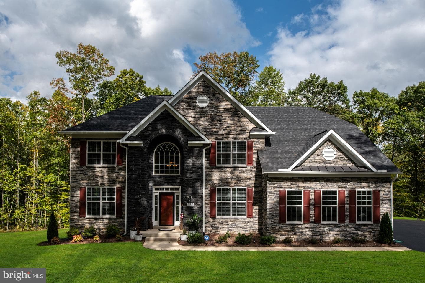 332 Ireland Drive photo 3