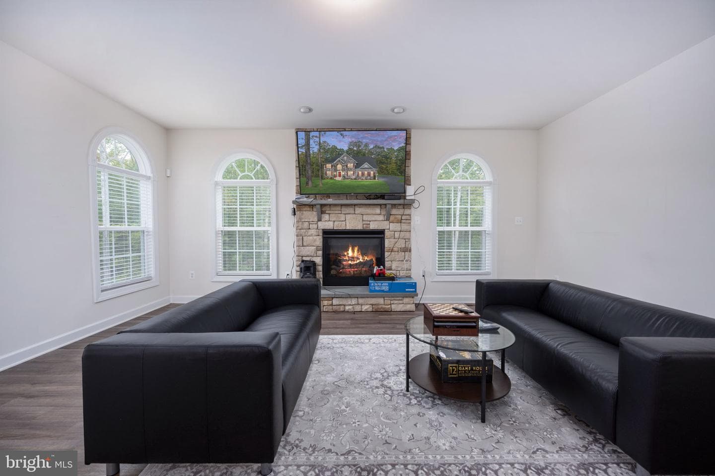 332 Ireland Drive photo 35