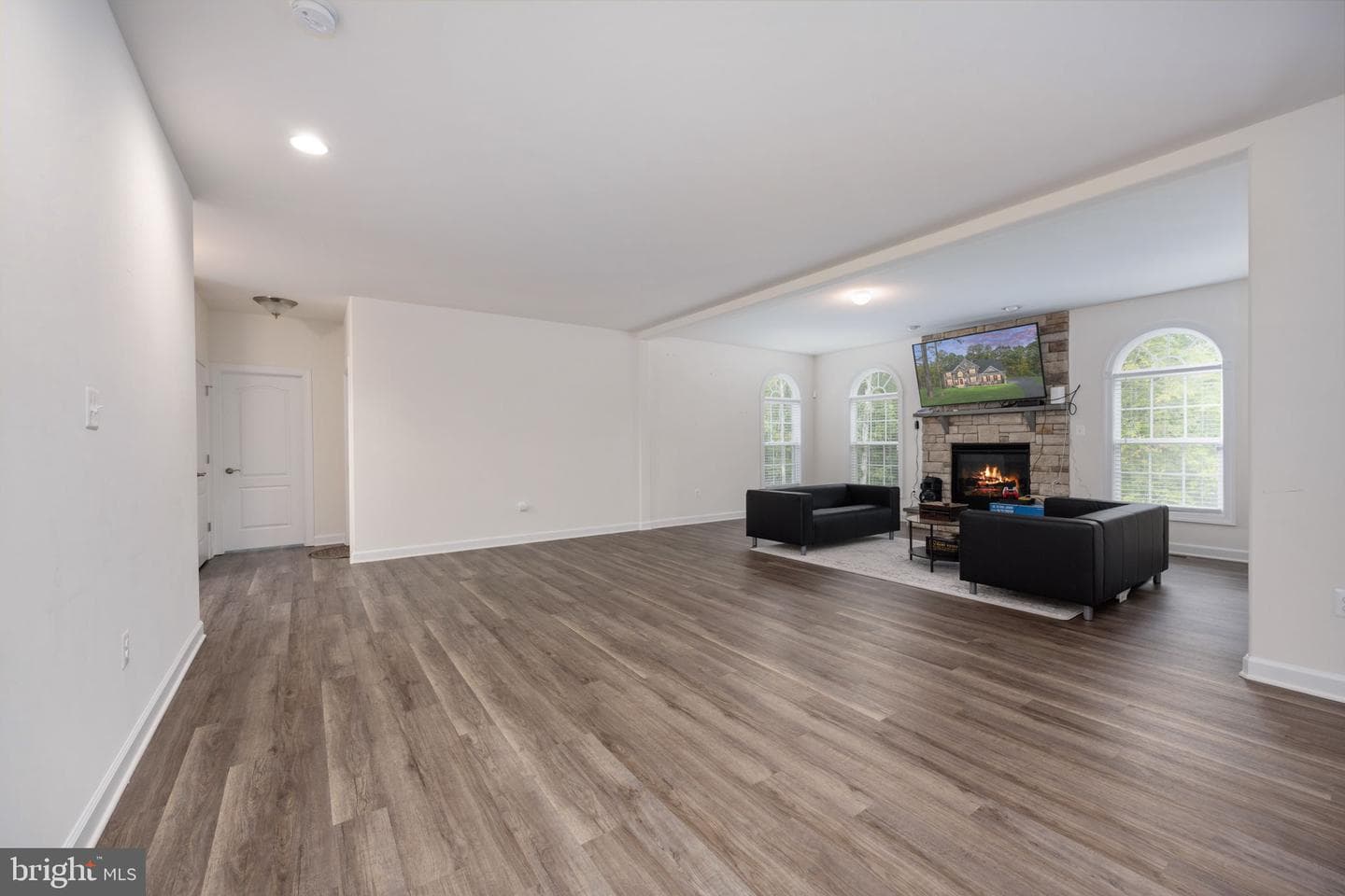 332 Ireland Drive photo 36