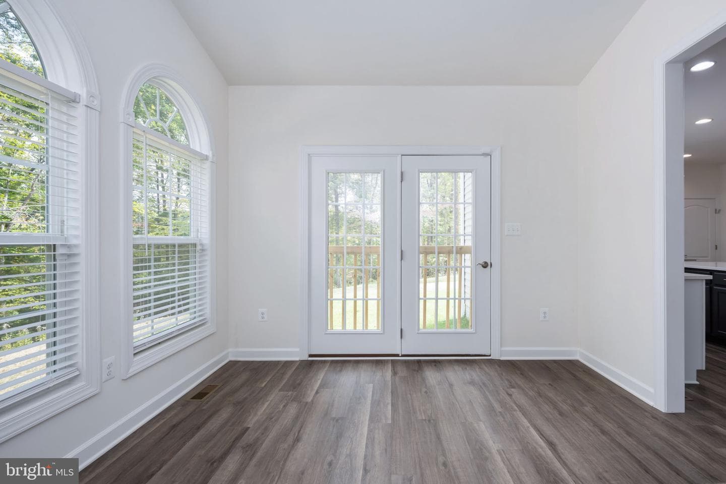 332 Ireland Drive photo 38