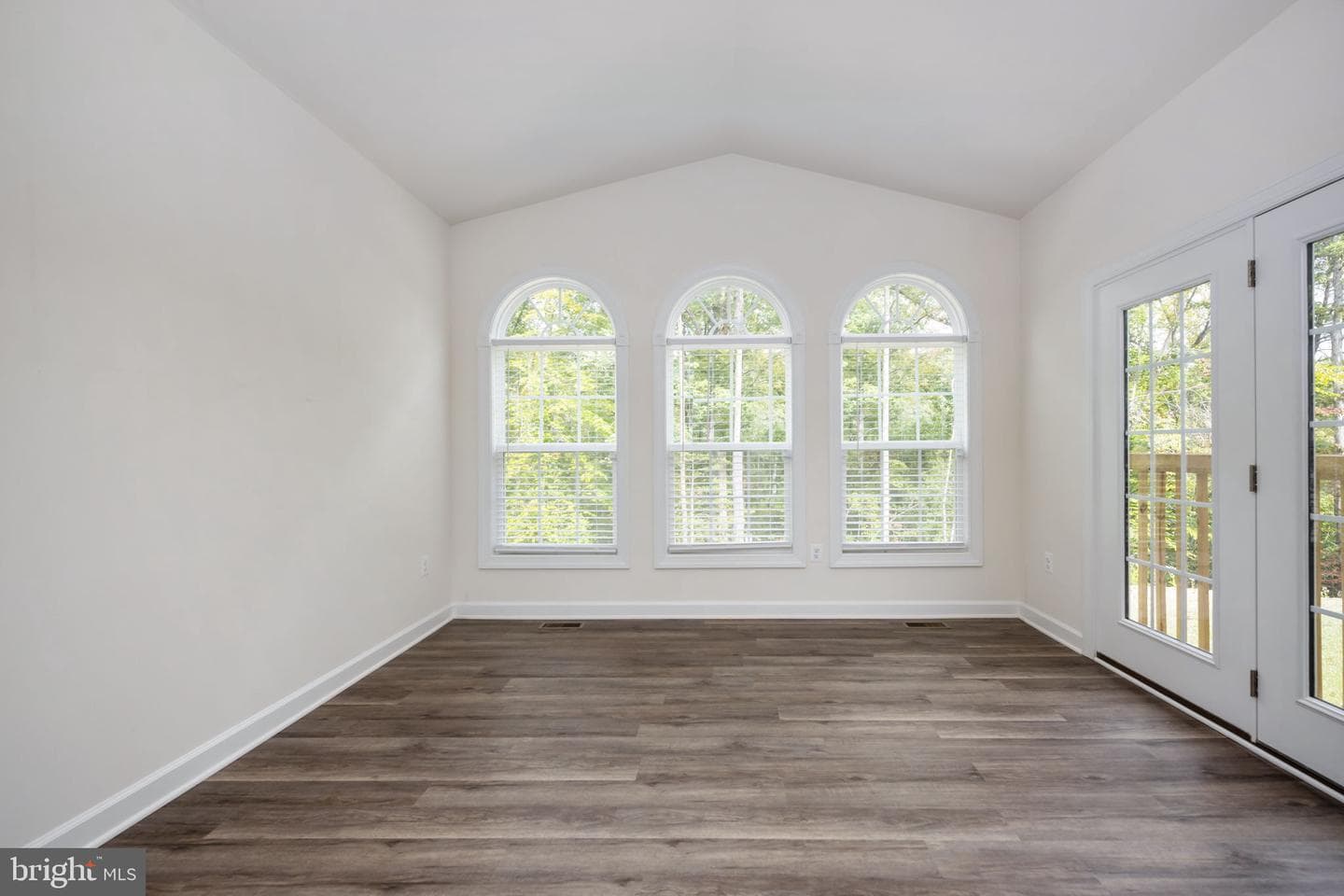 332 Ireland Drive photo 40