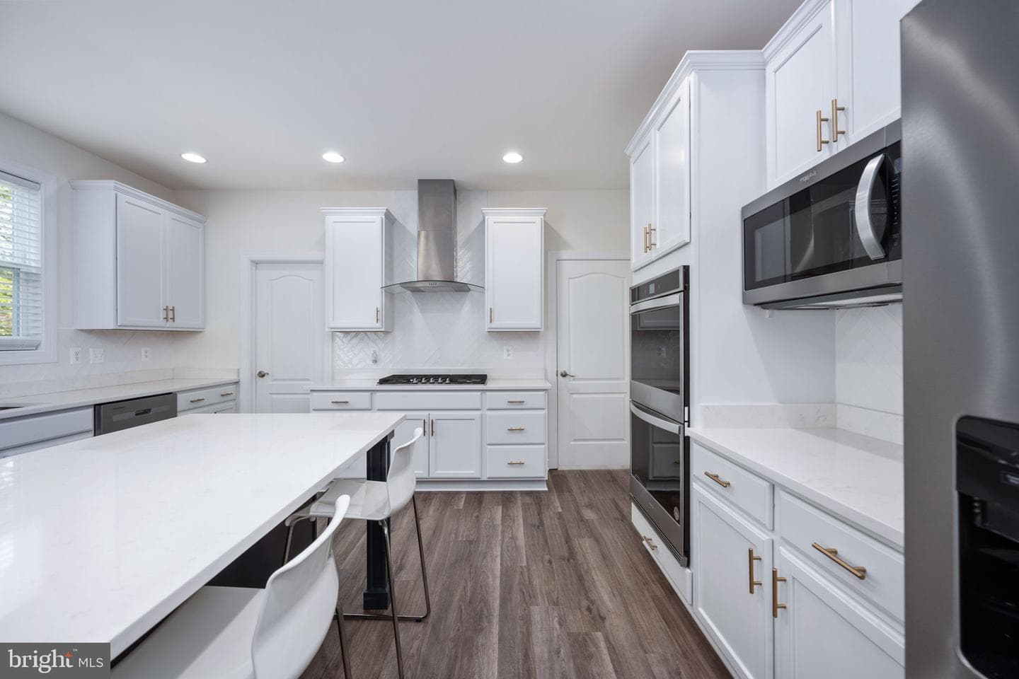332 Ireland Drive photo 41