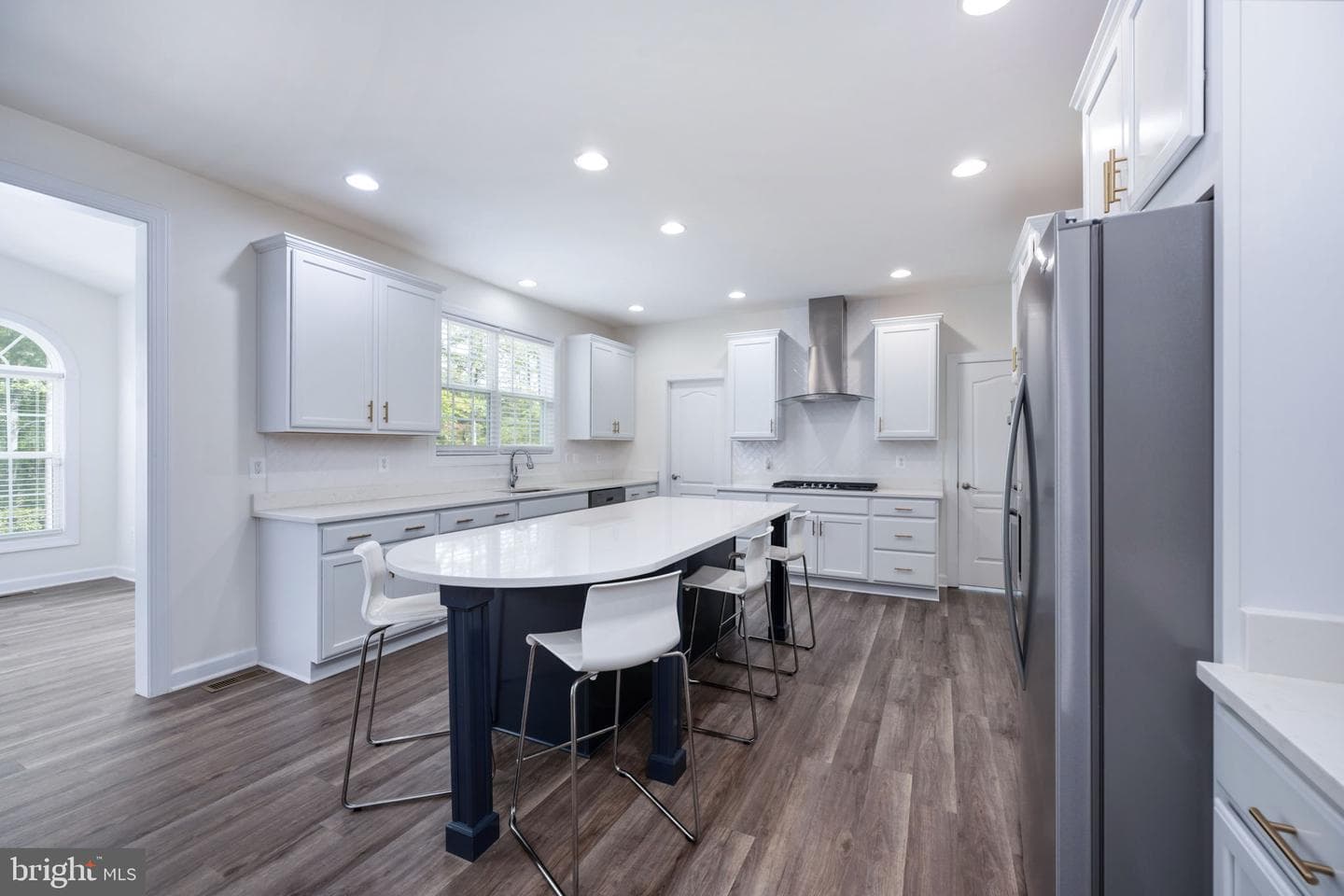 332 Ireland Drive photo 42
