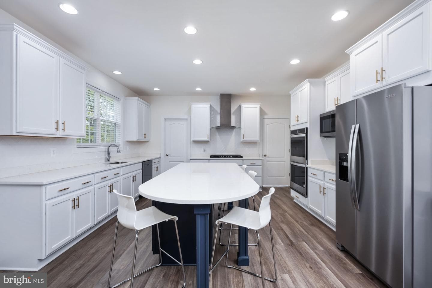 332 Ireland Drive photo 43