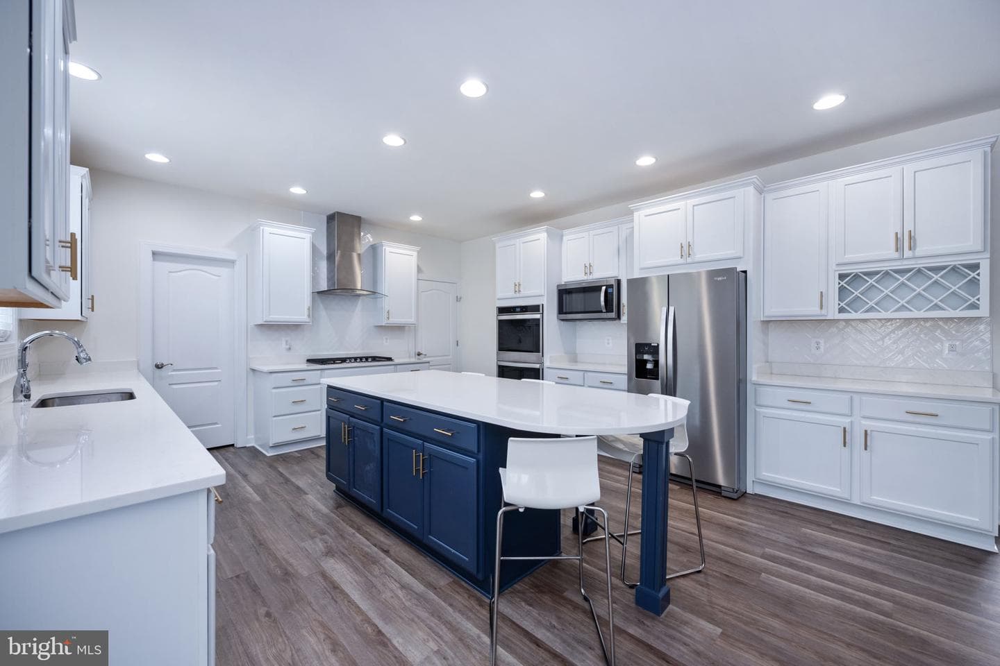332 Ireland Drive photo 44