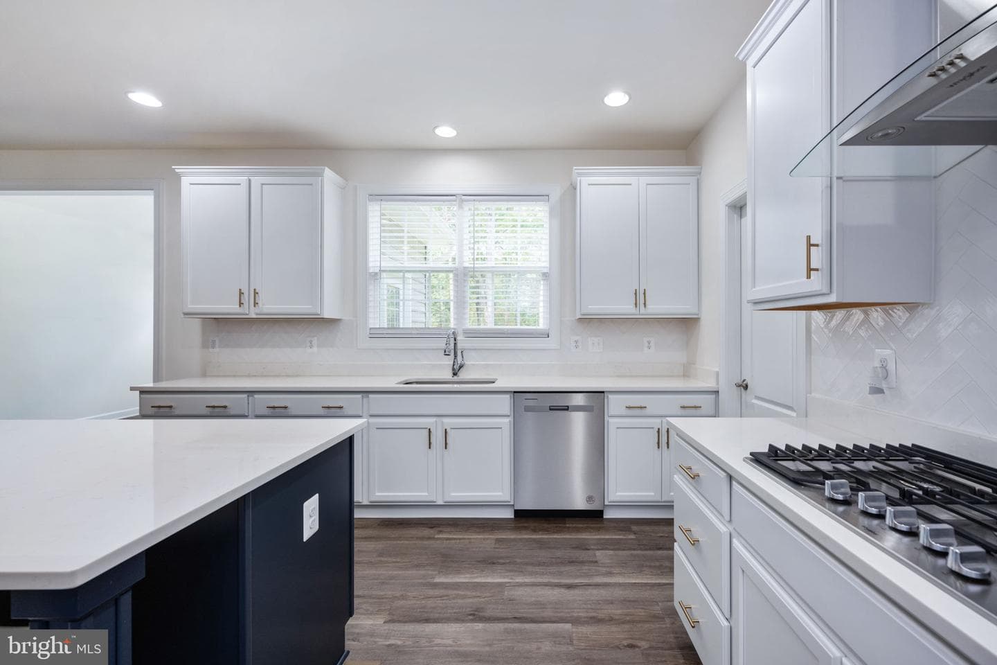 332 Ireland Drive photo 45