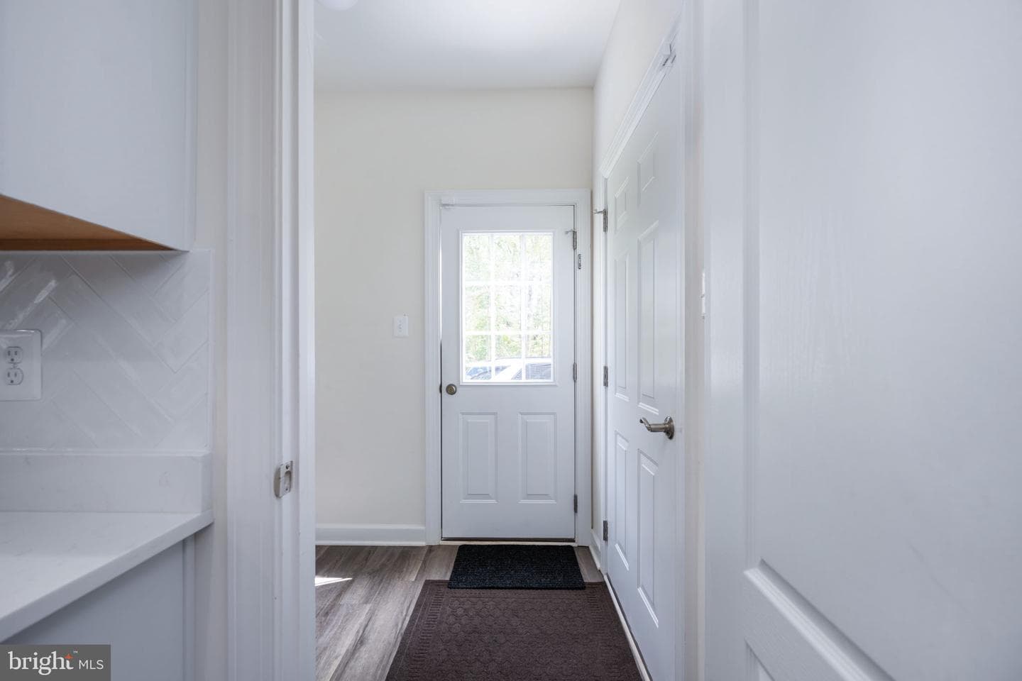332 Ireland Drive photo 48