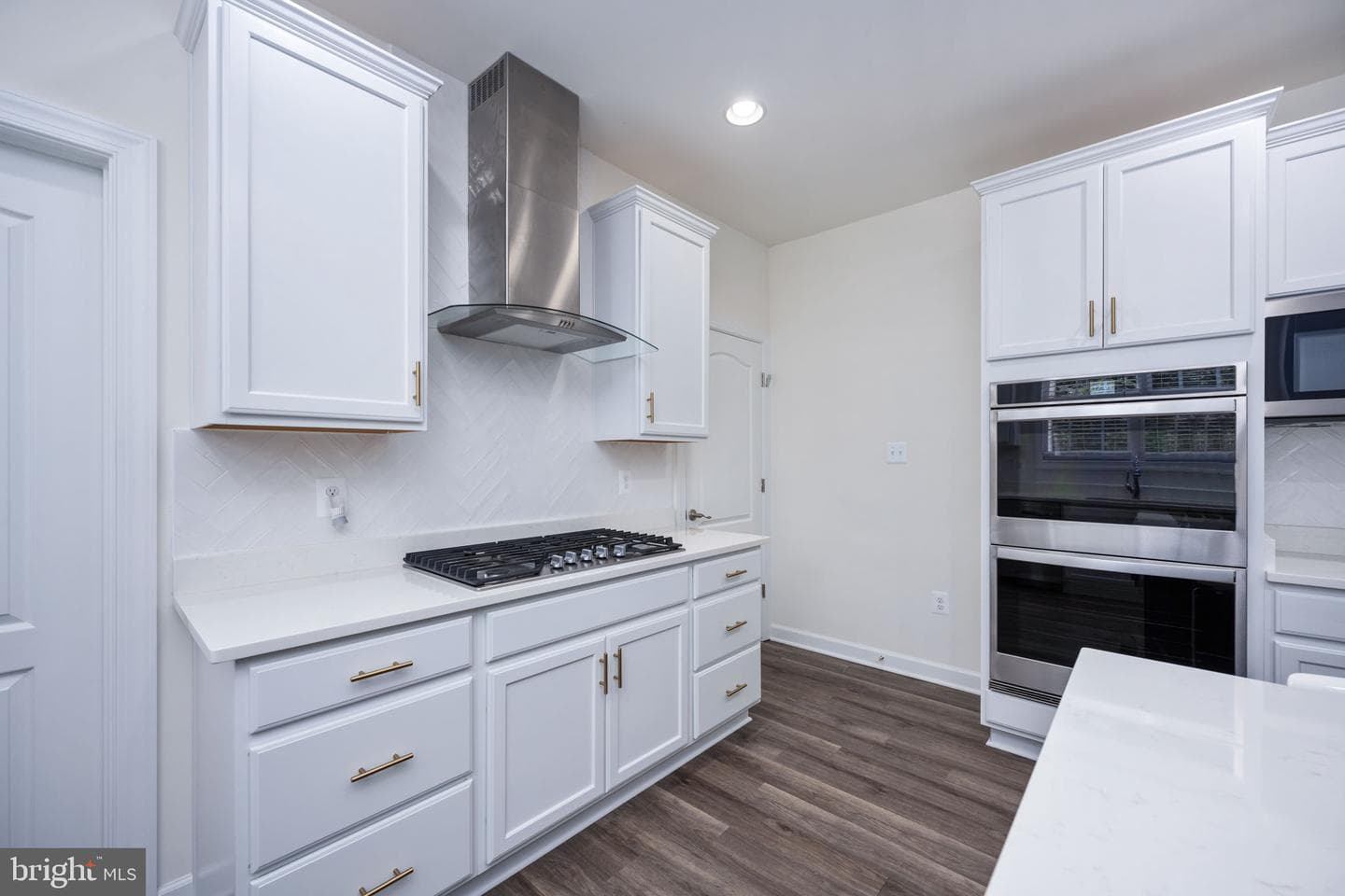332 Ireland Drive photo 49