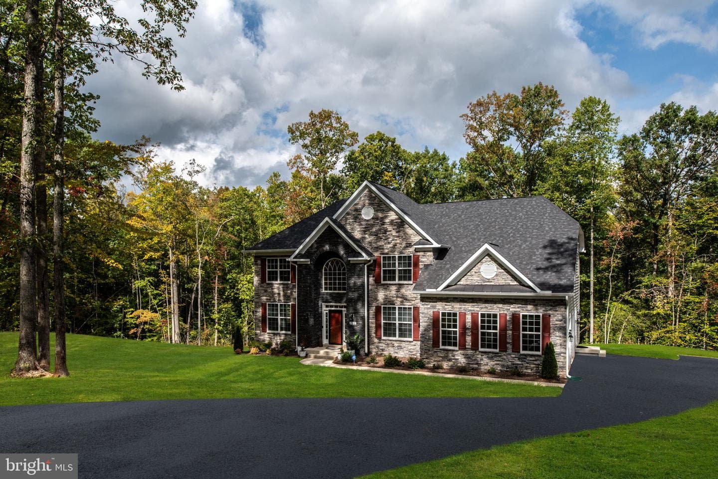 332 Ireland Drive photo 5