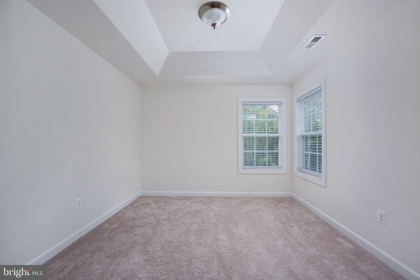 332 Ireland Drive photo 54