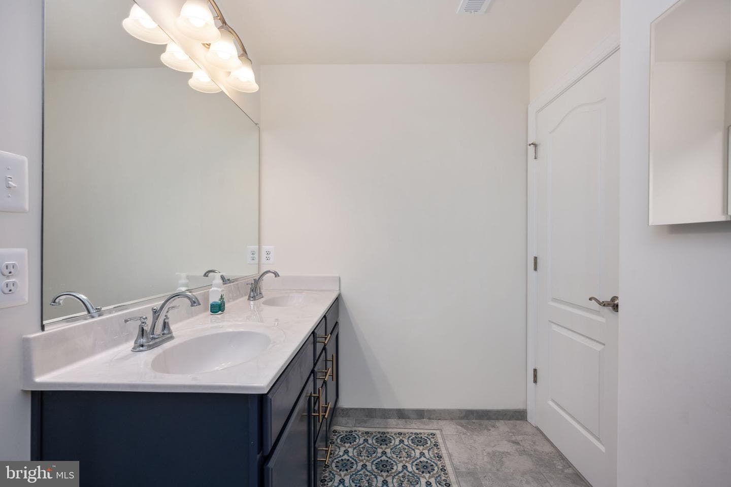 332 Ireland Drive photo 73