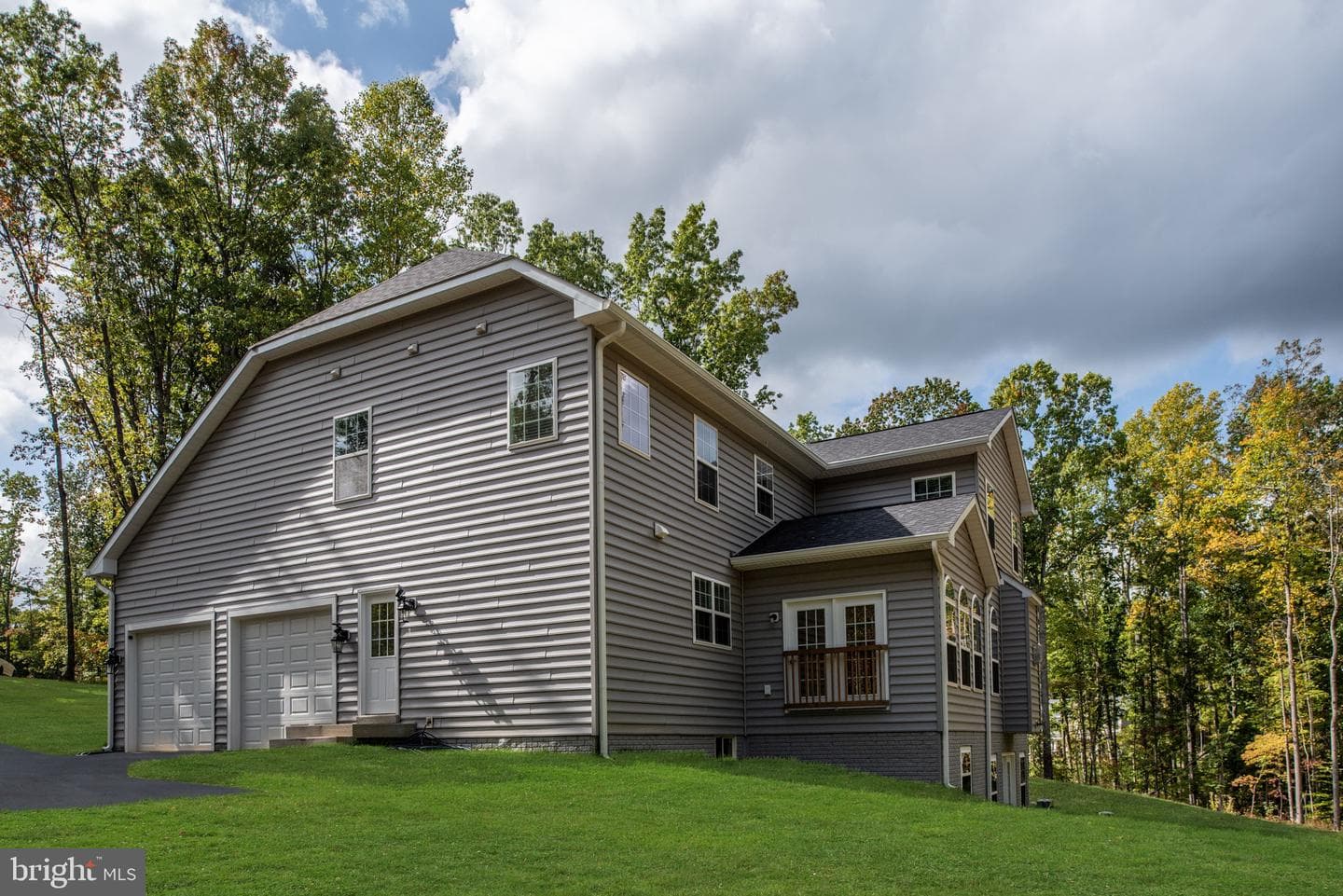 332 Ireland Drive photo 9