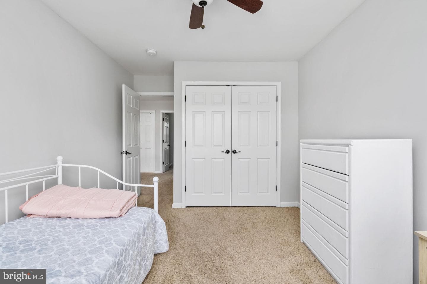 35 Iris Lane photo 11