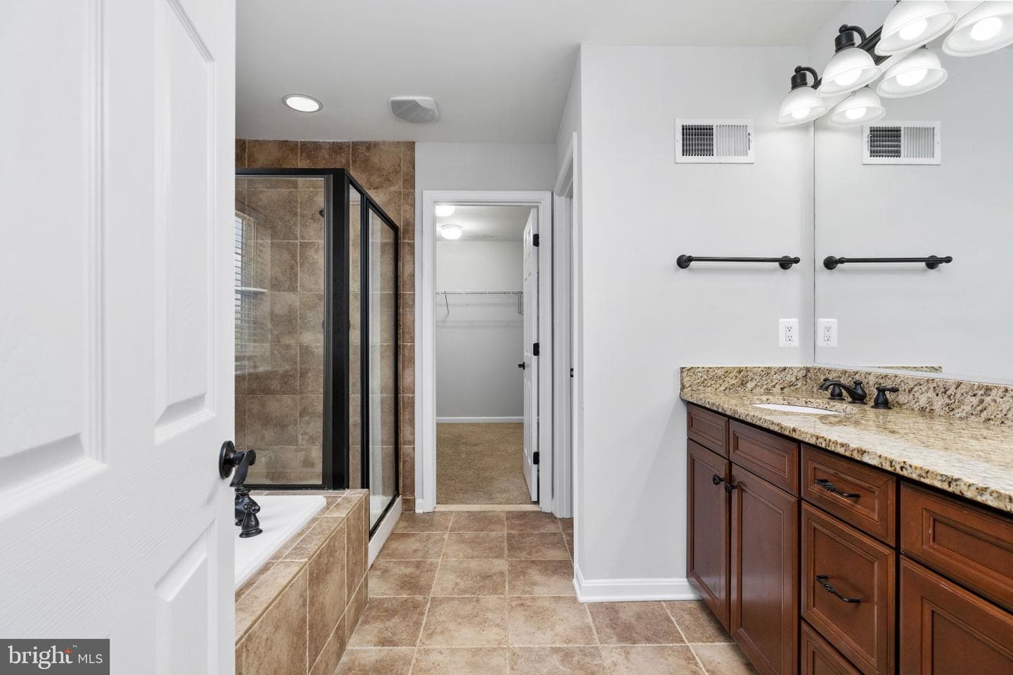 35 Iris Lane photo 16