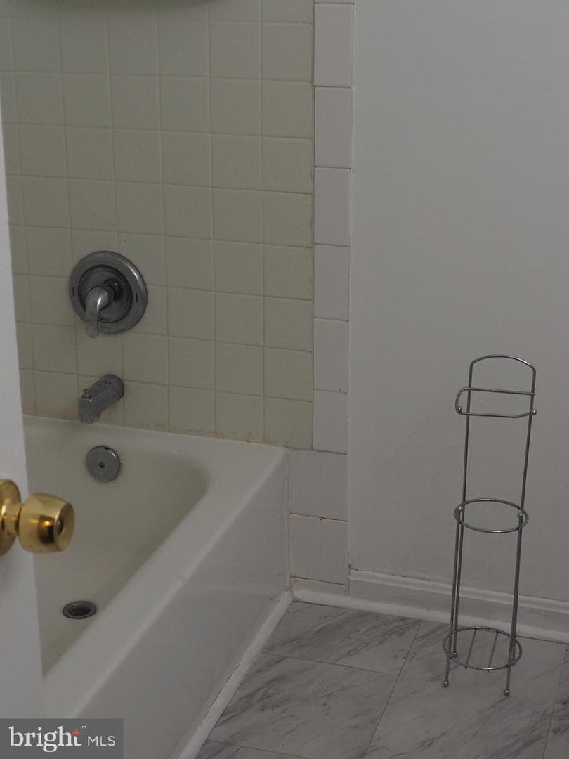 401 Madison Court photo 27