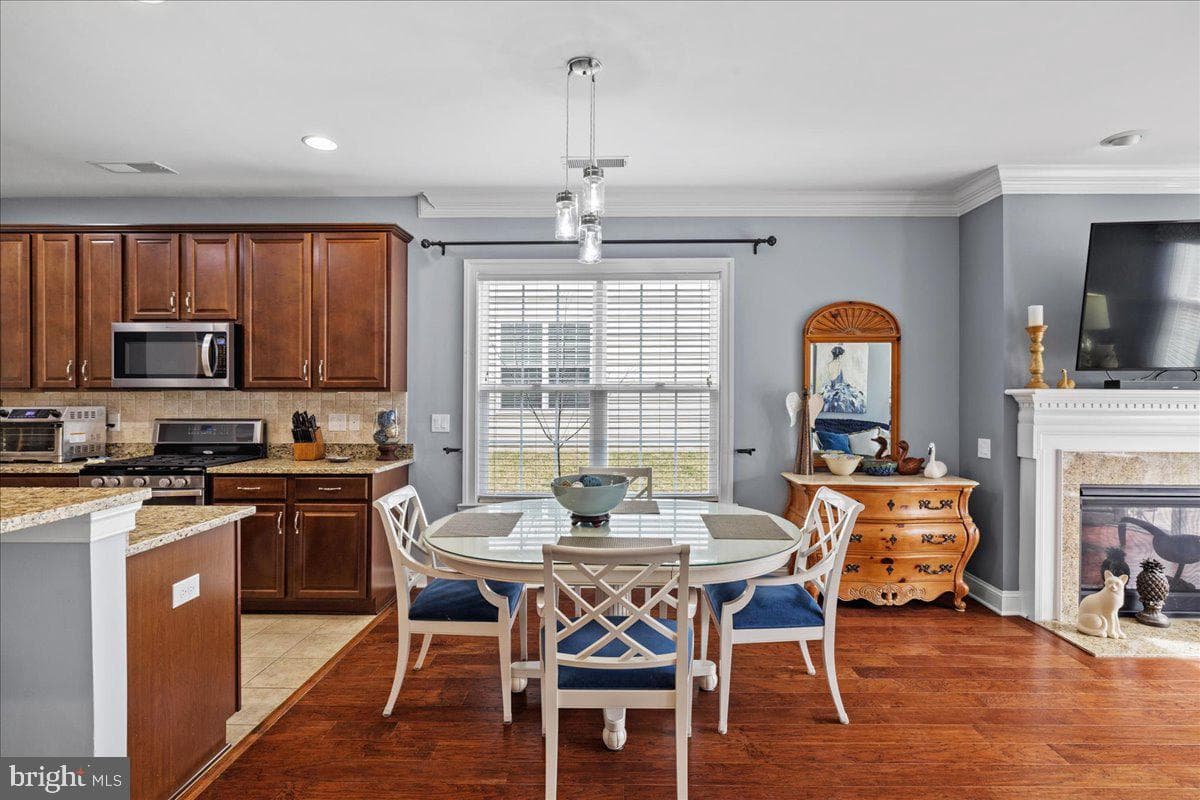 163 Hyannis Place photo 8