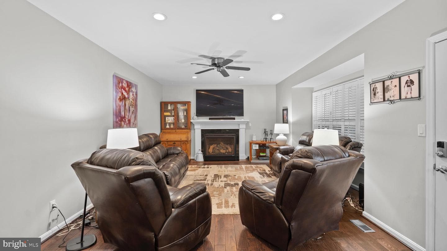 10 Exeter Lane photo 10