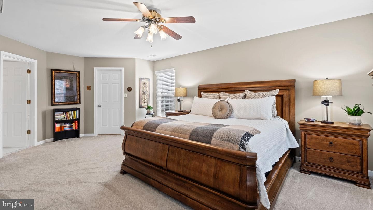 10 Exeter Lane photo 22