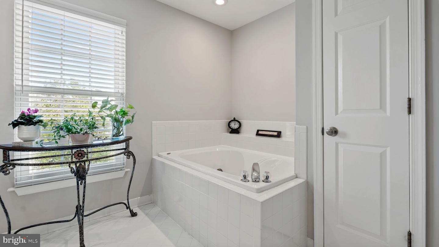 10 Exeter Lane photo 26