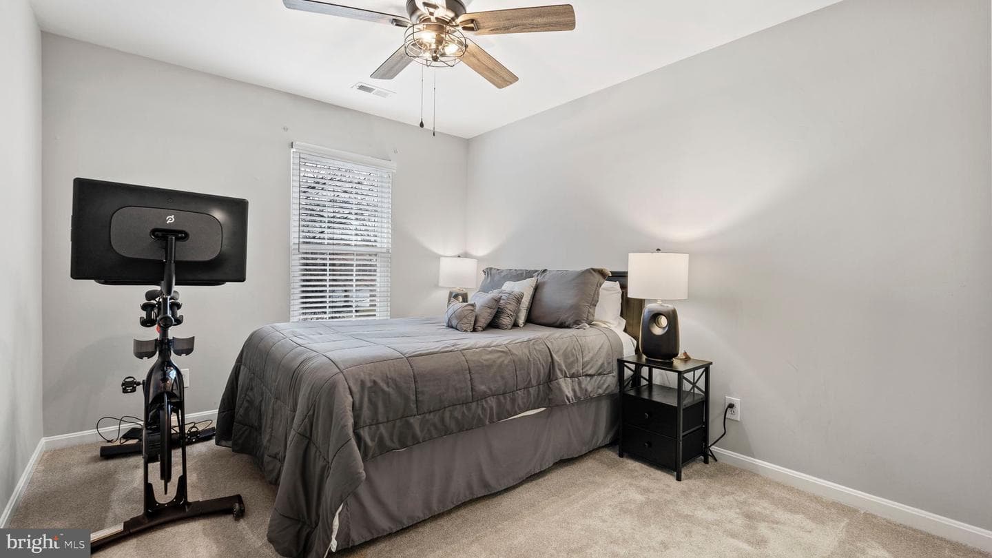 10 Exeter Lane photo 29