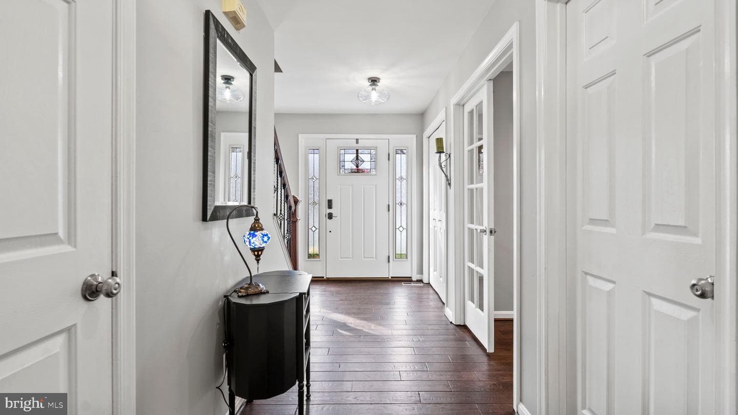 10 Exeter Lane photo 3