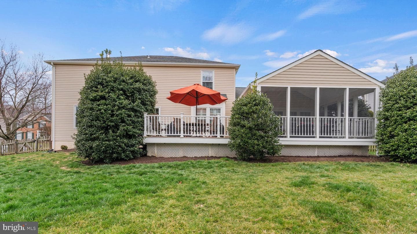 10 Exeter Lane photo 38