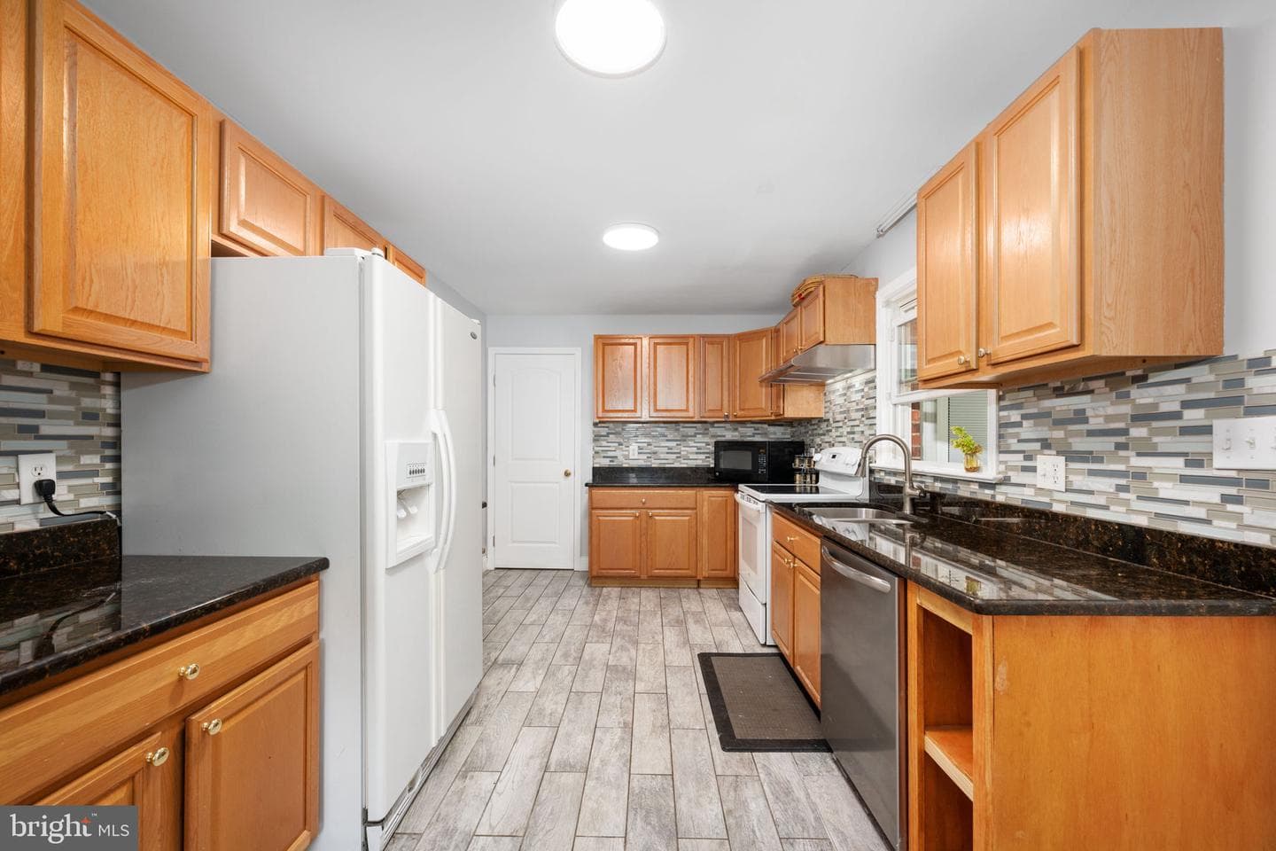 468 Ferry Road photo 16