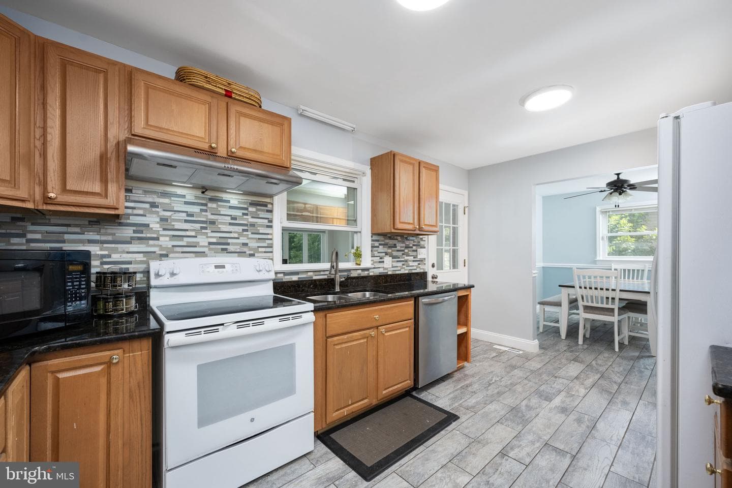 468 Ferry Road photo 17