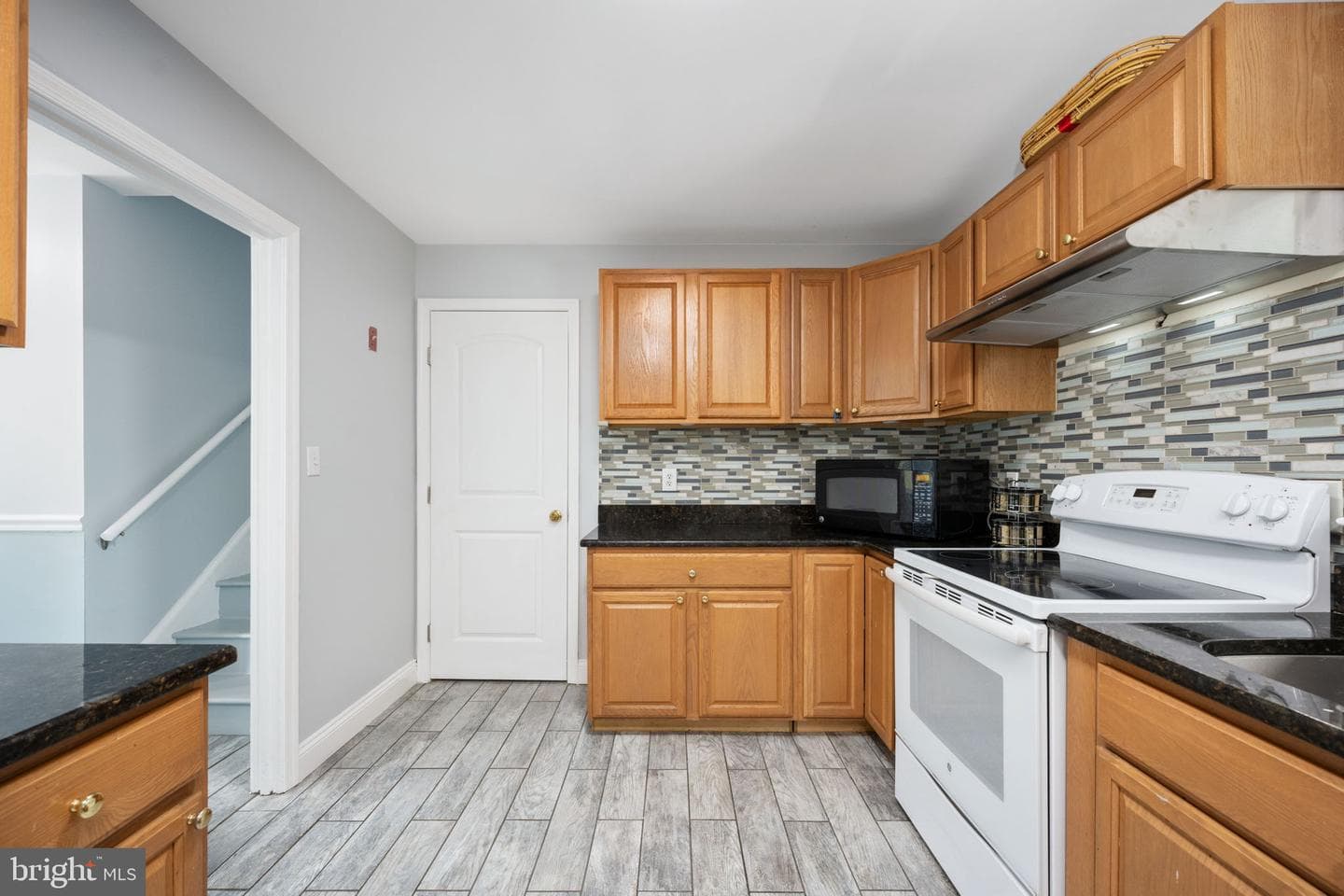 468 Ferry Road photo 19