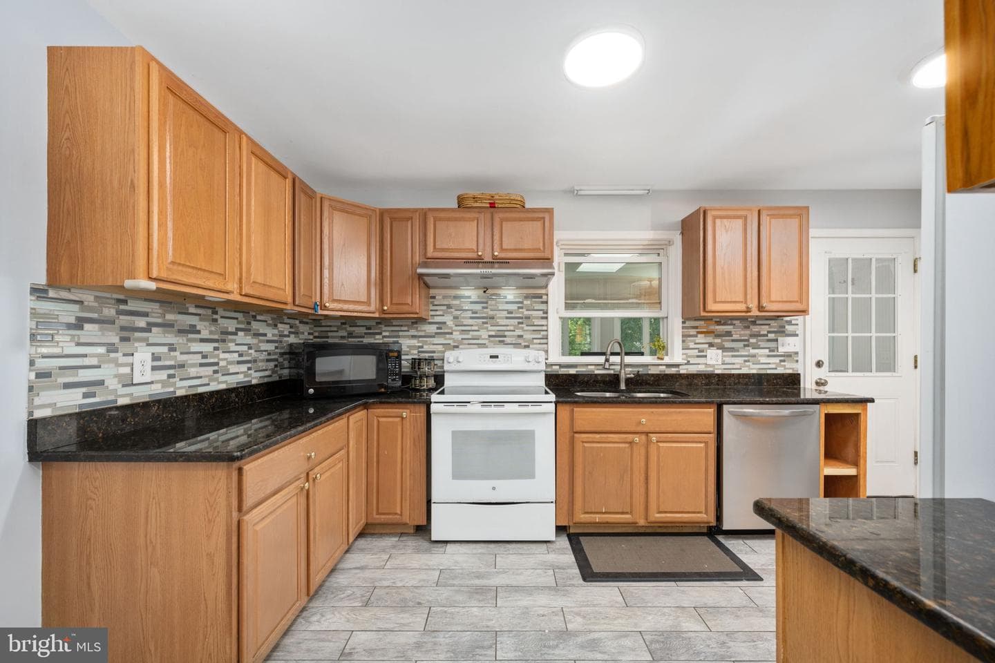 468 Ferry Road photo 4