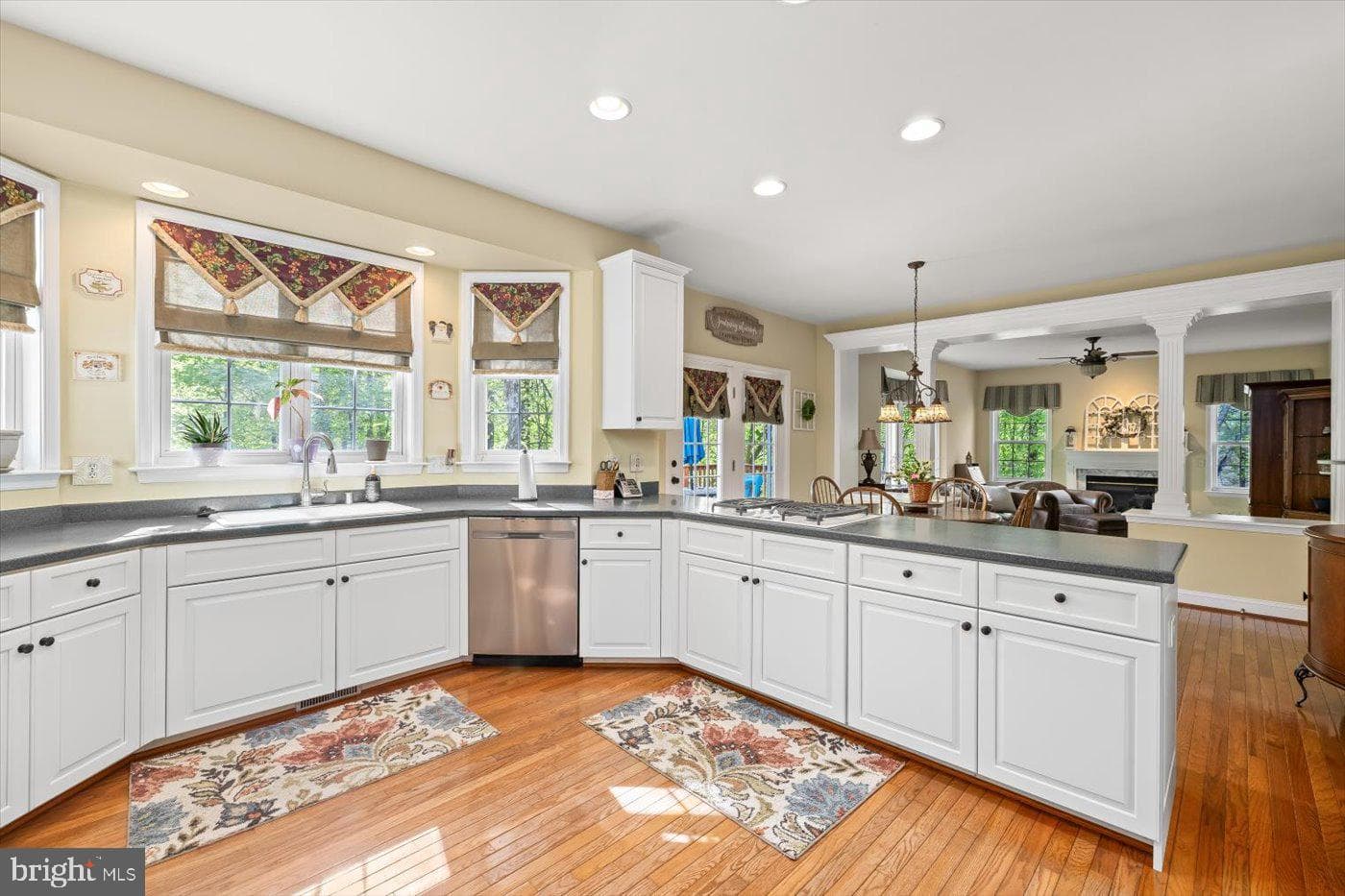 50 Crestwood photo 9